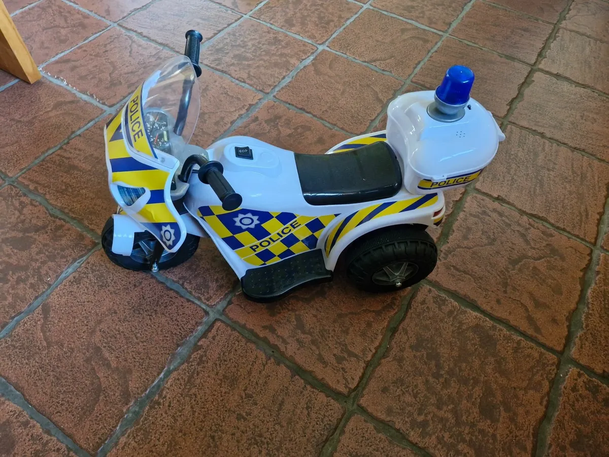 Police motorbike electric ride on 6v battery - Image 3