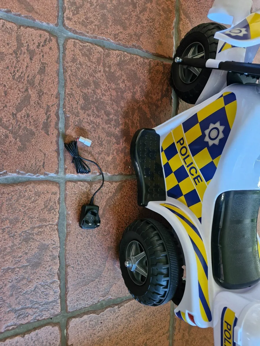 Police motorbike electric ride on 6v battery - Image 4