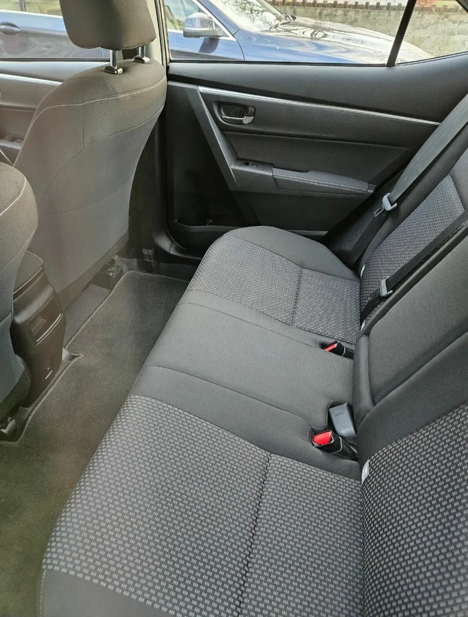 Toyota Corolla 2014 - Image 2