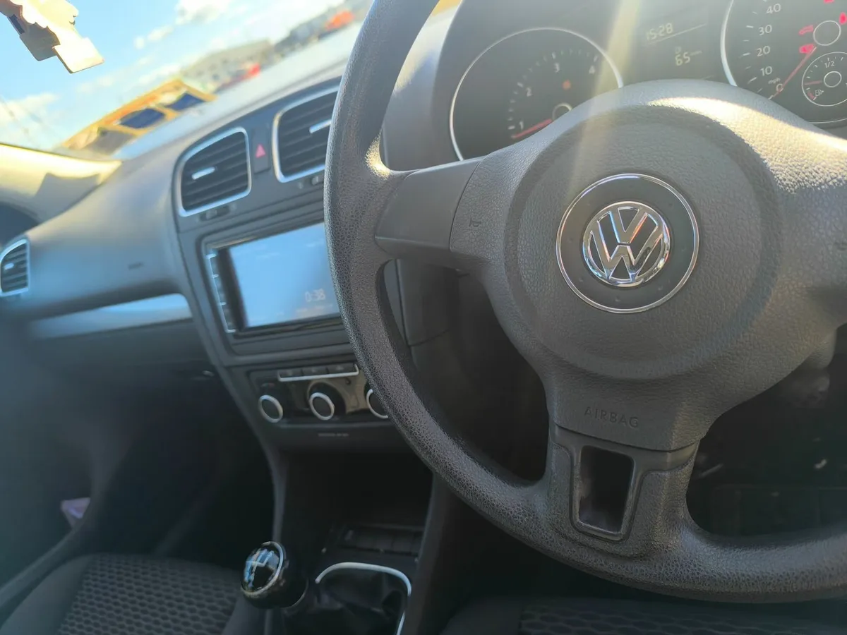 Volkswagen Golf 2011 - Image 2