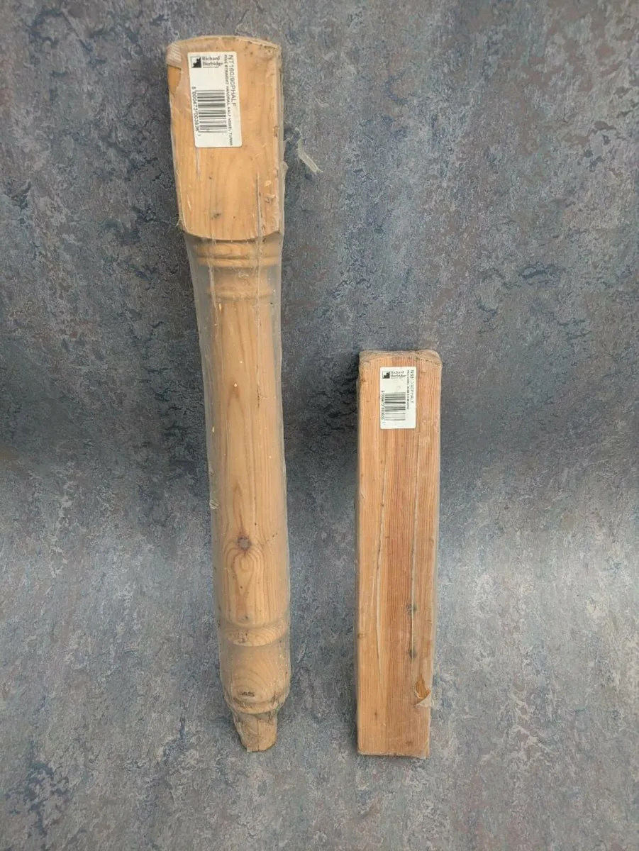 Stairs newel post - Image 1
