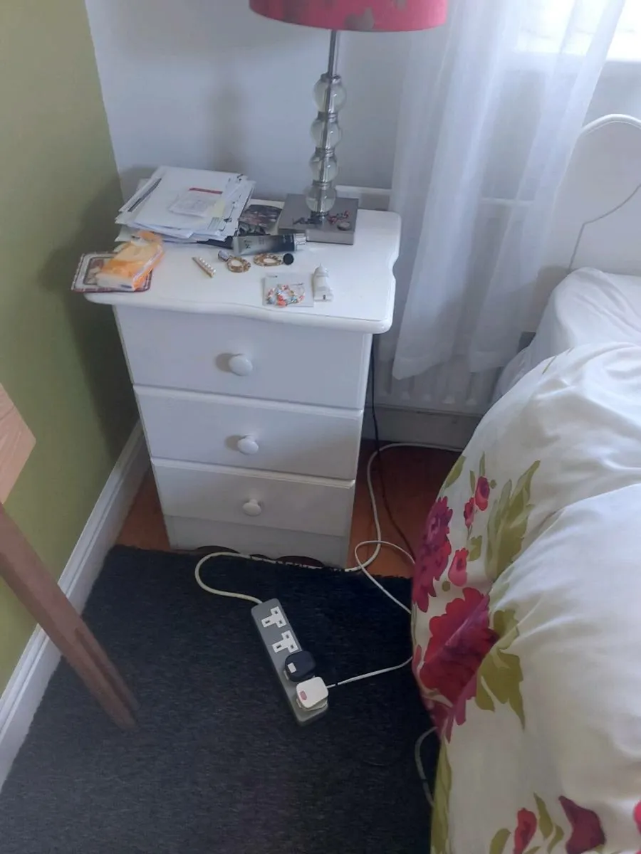 Bedroom furniture - Image 1