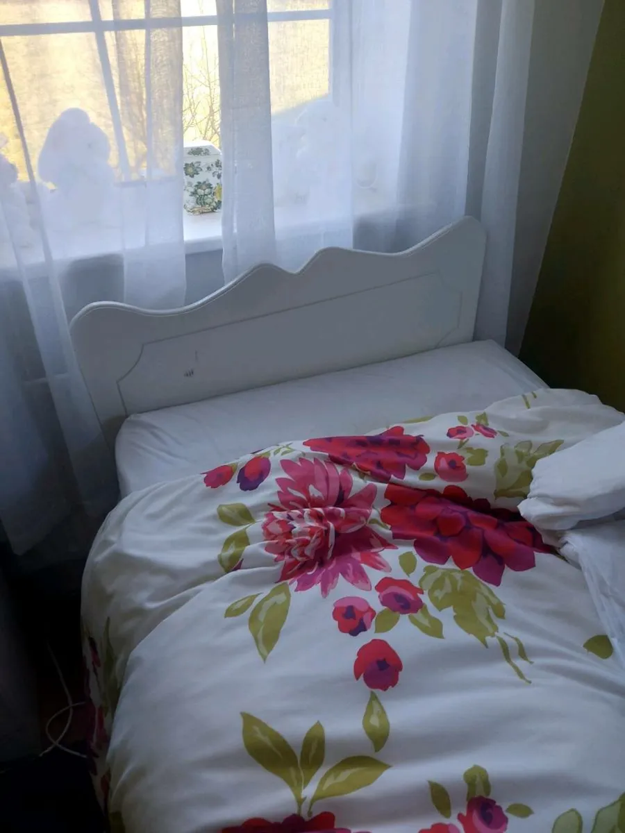 Bedroom furniture - Image 2