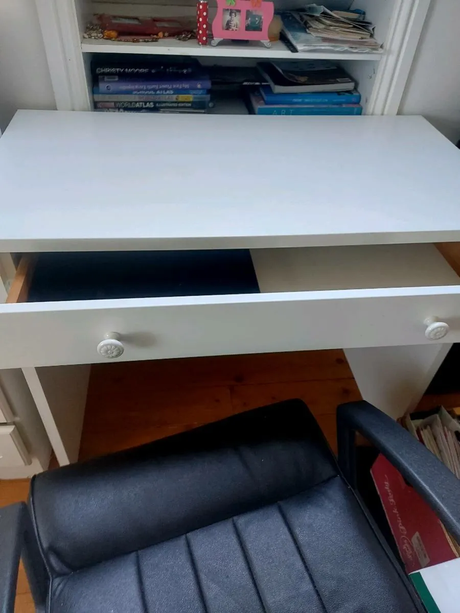 Bedroom furniture - Image 4