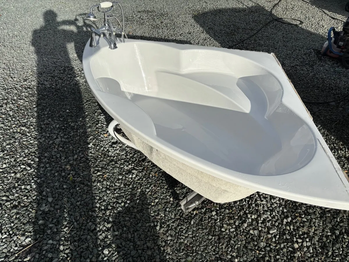 Corner bath - Image 3