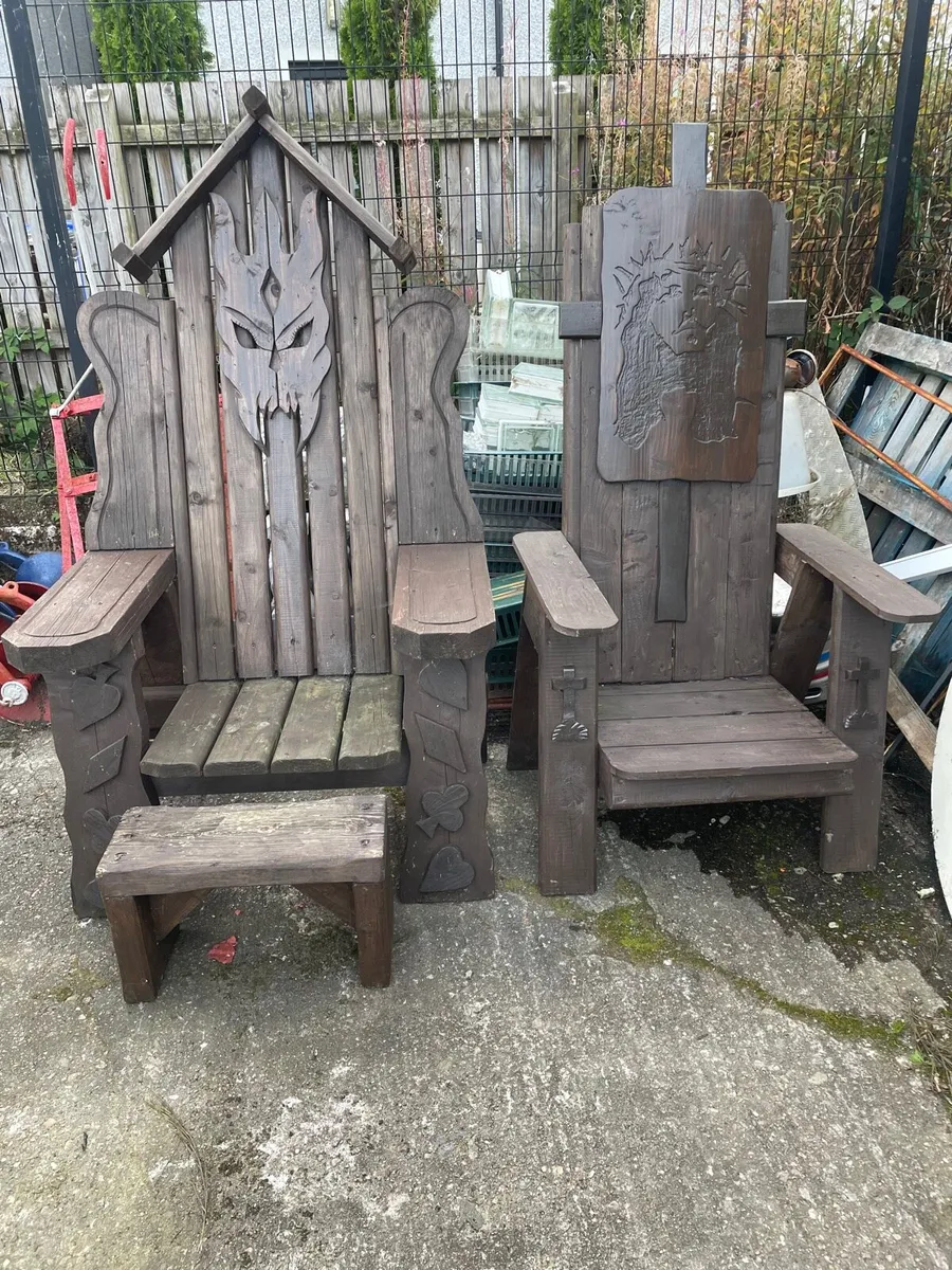 2 beautiful large garden/ patio chairs and stool