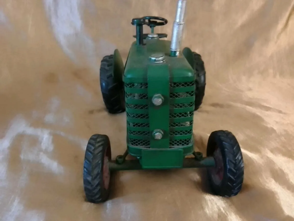 Vintage style green tractor - Image 4