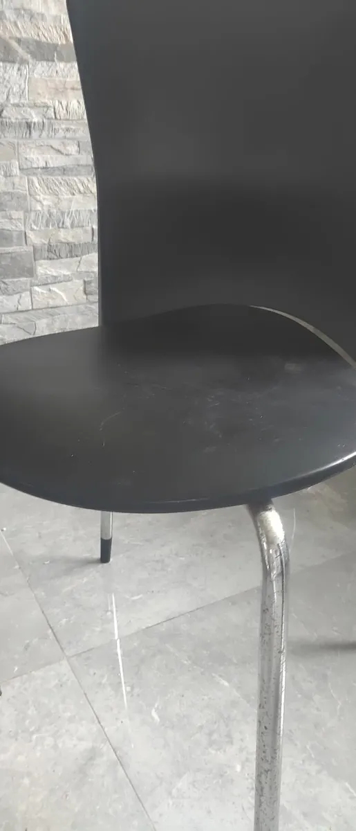 Black plastic chairs with silver legs . please rea - Image 1