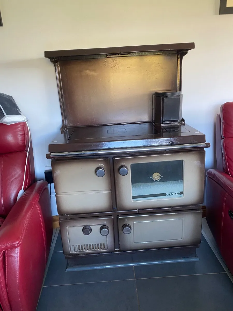Stanley Superstar Solid fuel range - Image 1