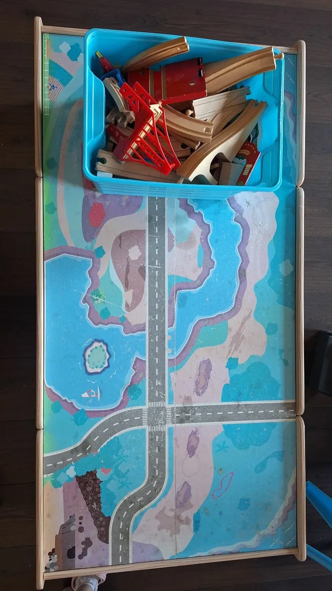 Wooden train table and set