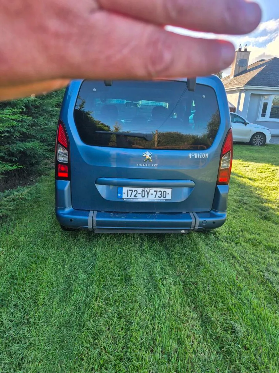 Wheelchair accessible taxi - Image 4