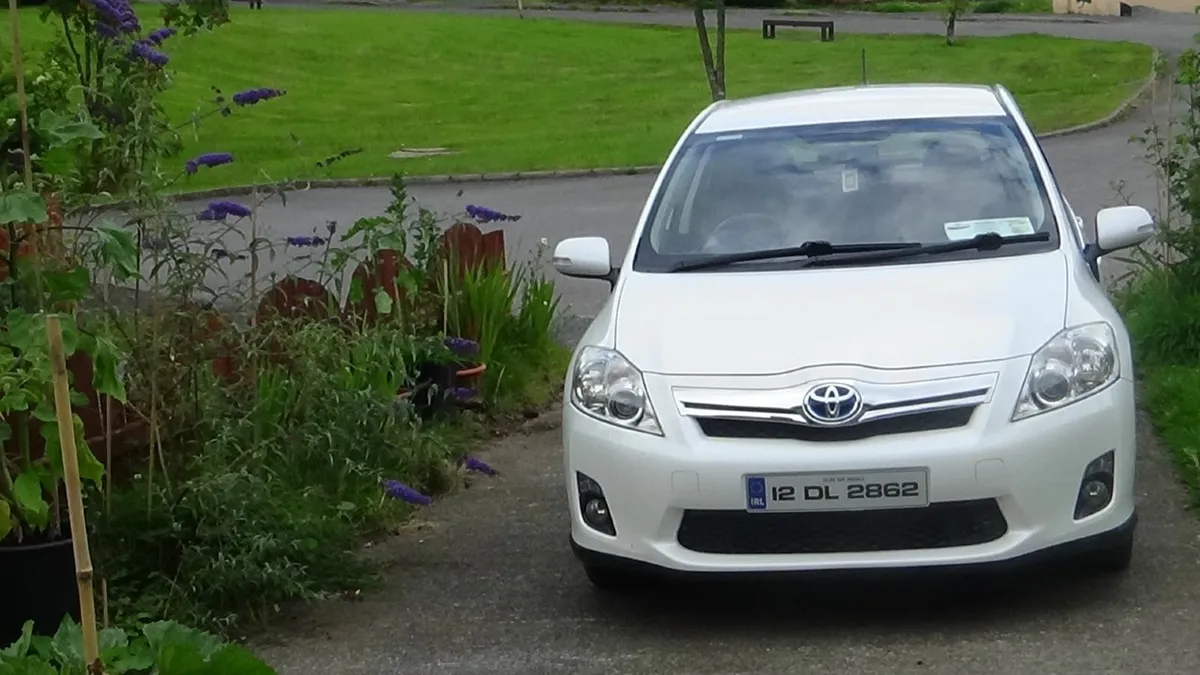 Toyota Auris Hybrid  2012 - Image 2