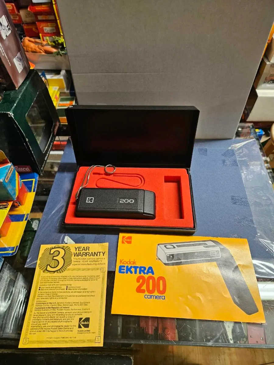 Vintage Retro Kodak Camera - Image 3