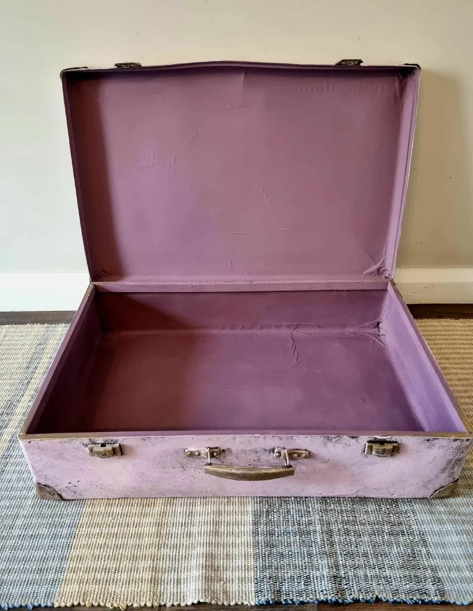Pink Vintage suitcase - Image 4