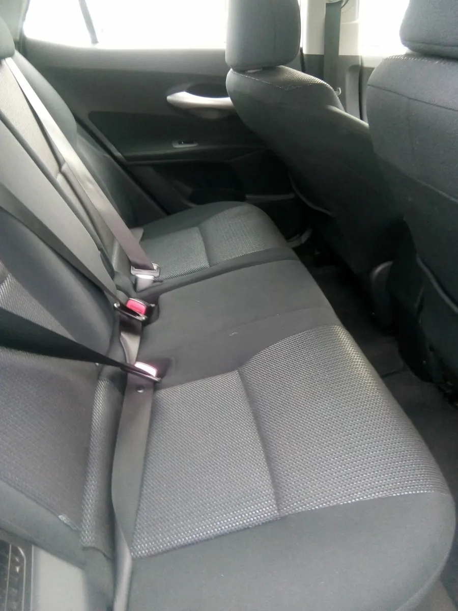 Toyota Auris Hybrid  Automatic. - Image 3