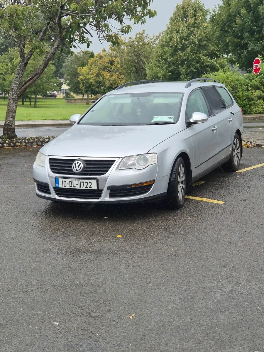 Volkswagen Passat 2010 - Image 1