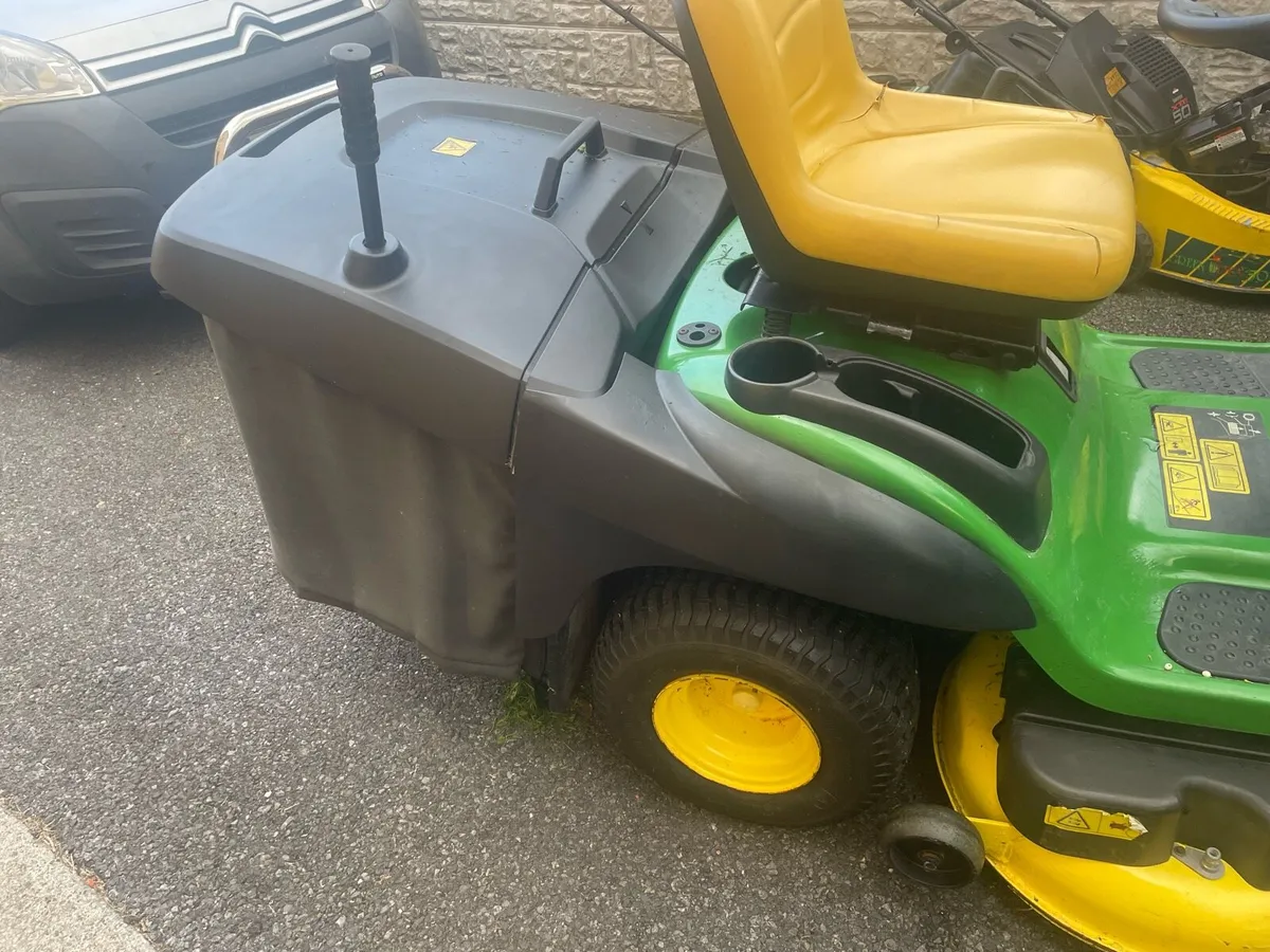 John Deere lawnmower - Image 2