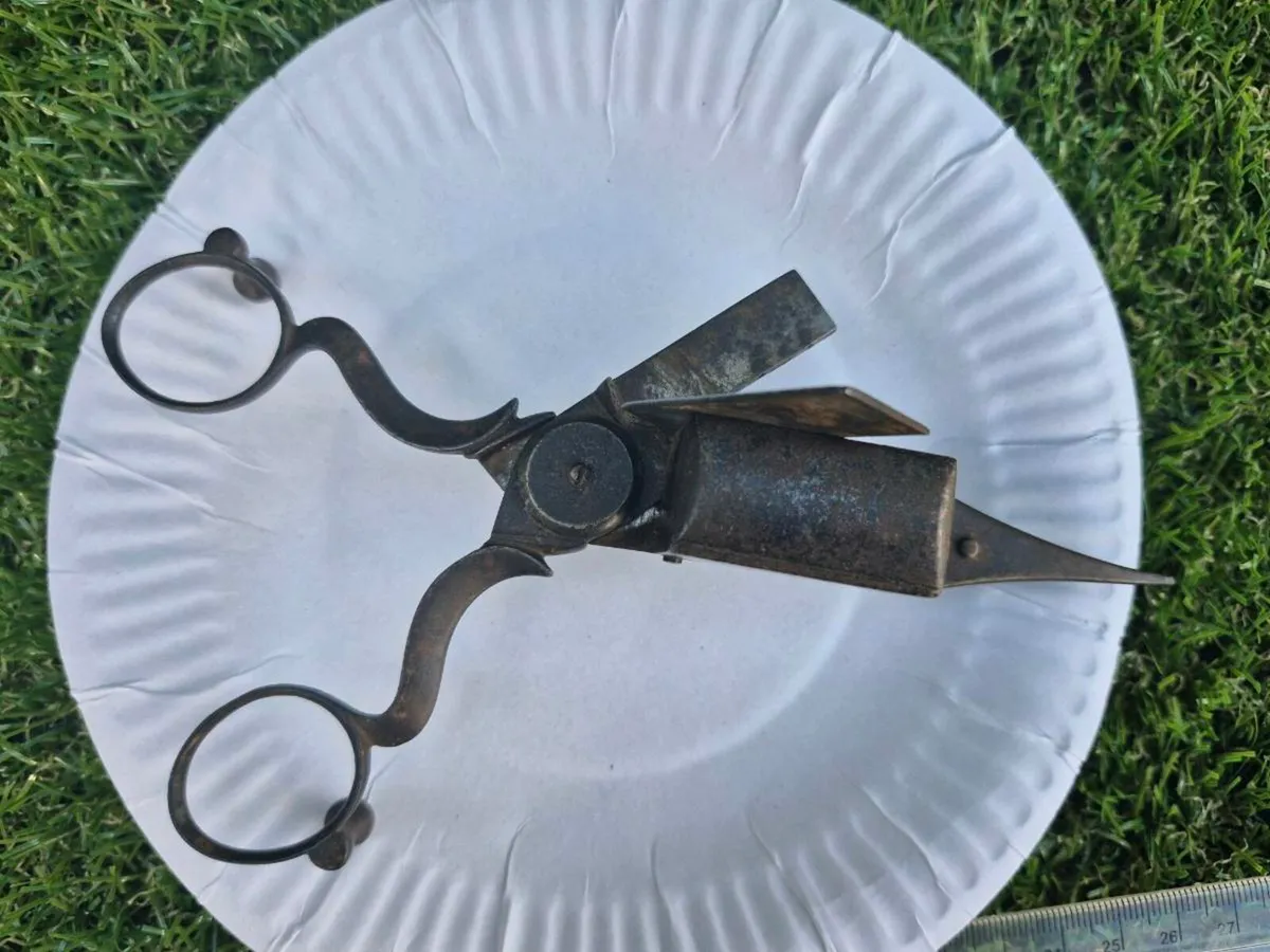 Vintage candle sniffer scissors - Image 3