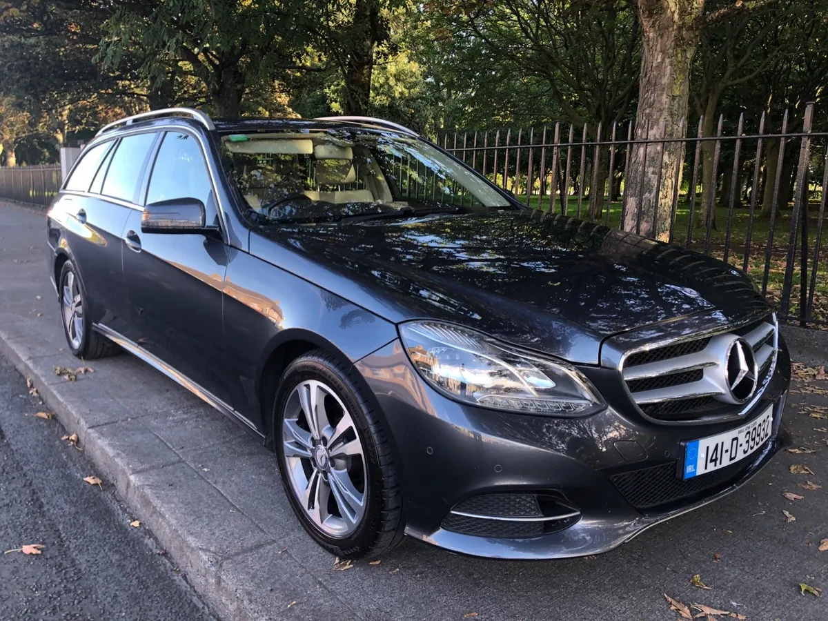 MERCEDES E22O ESTATE 7 SEAT IVORY LTHR - Image 1