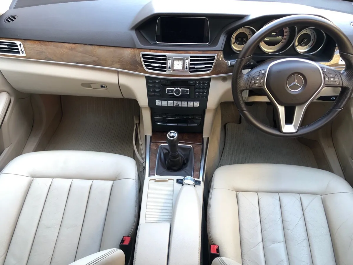MERCEDES E22O ESTATE 7 SEAT IVORY LTHR - Image 2
