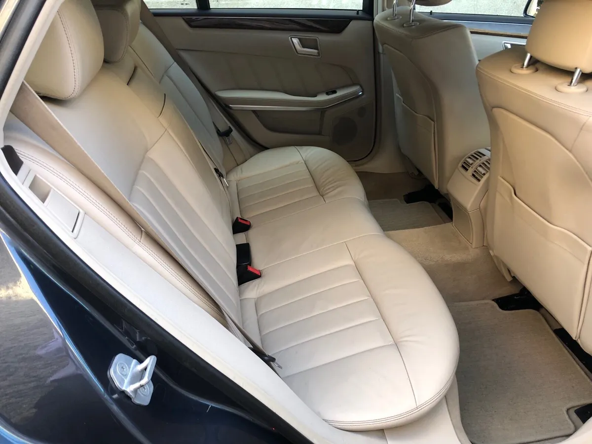 MERCEDES E22O ESTATE 7 SEAT IVORY LTHR - Image 3