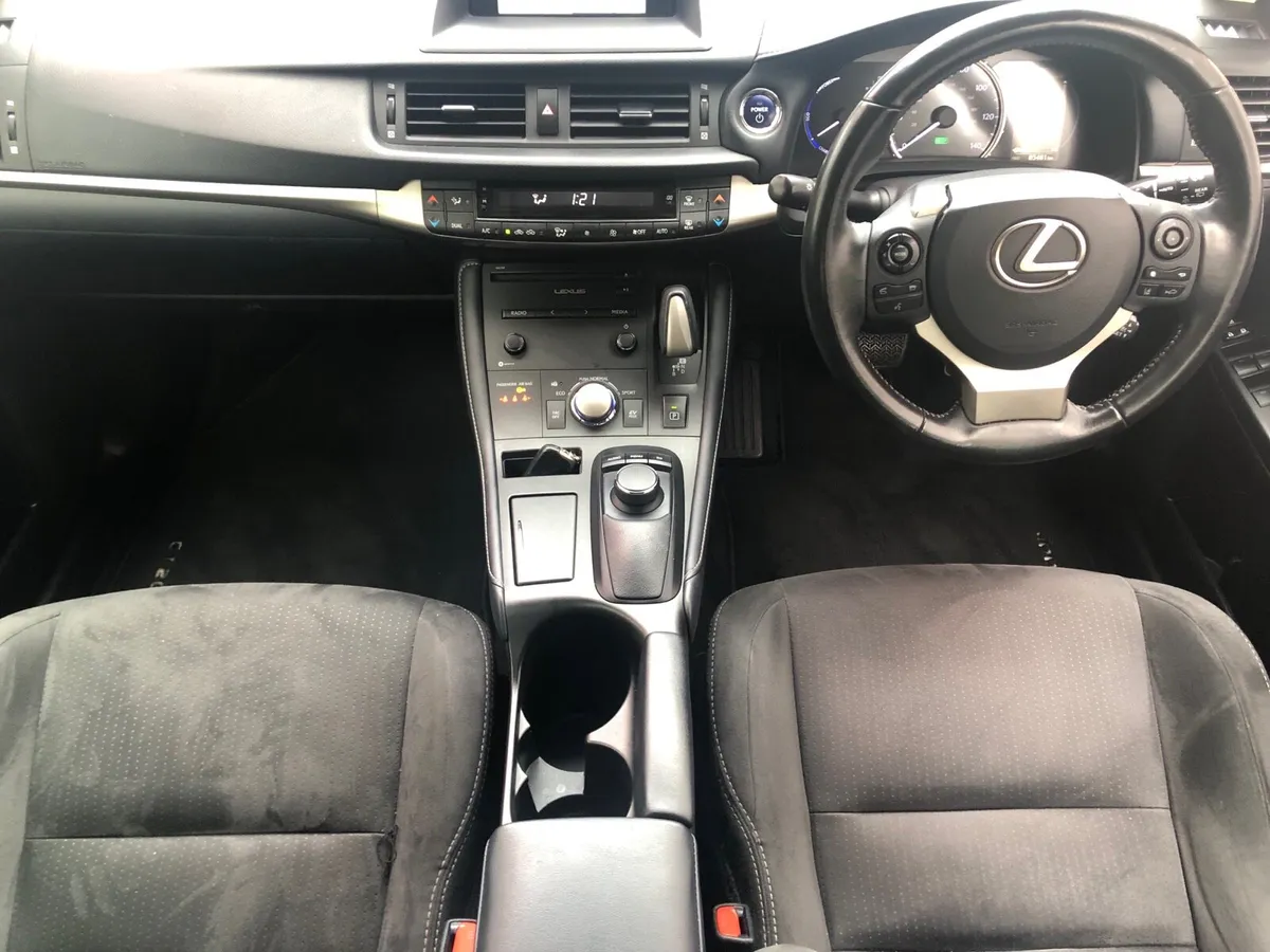 2018 LEXUS CT200 EXECUTIVE only 84000kms - Image 2