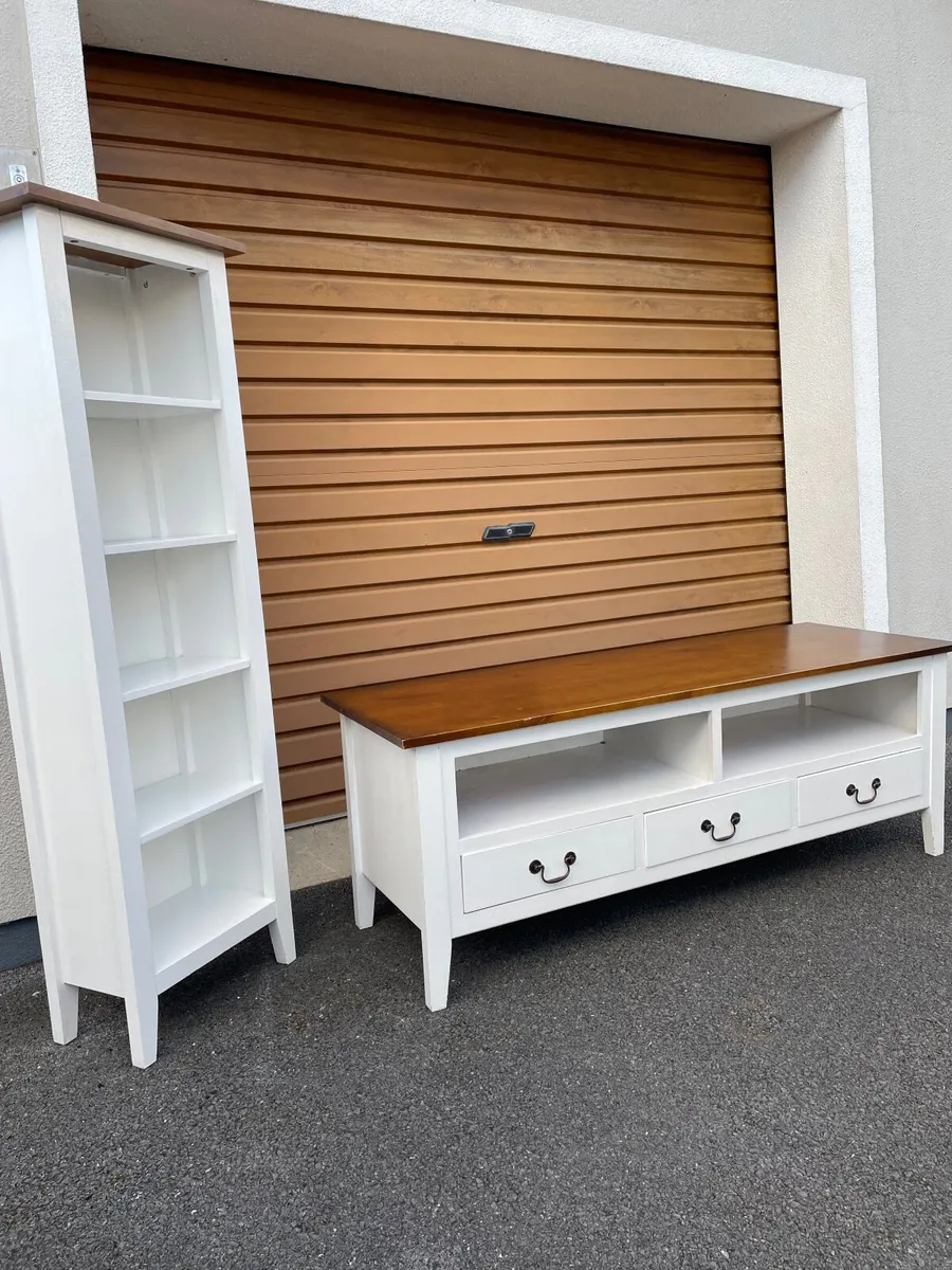 TV unit & Matching Bookshelf - Image 1