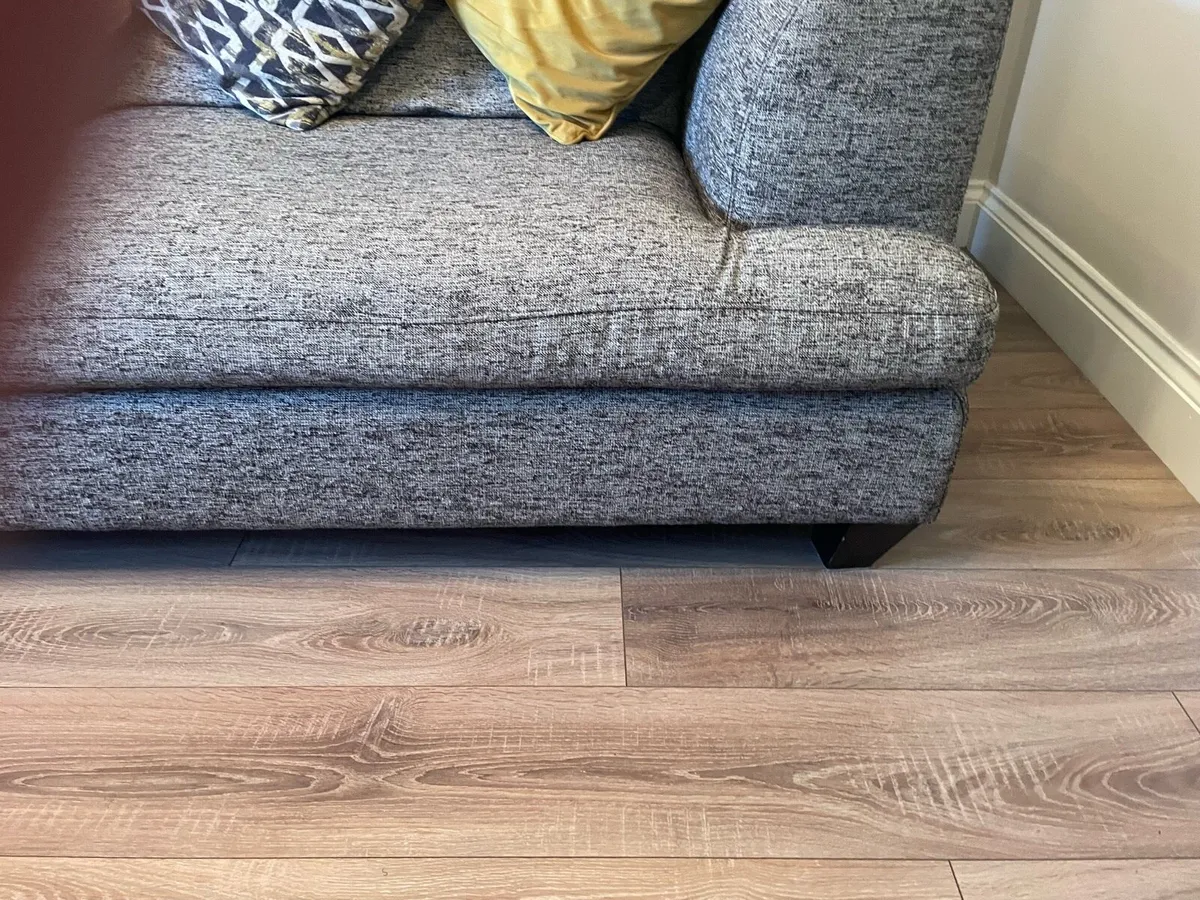 Couch - Image 2