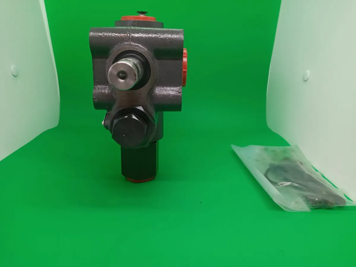 Delivery - 2 x Directional Tipping Valves - Image 3