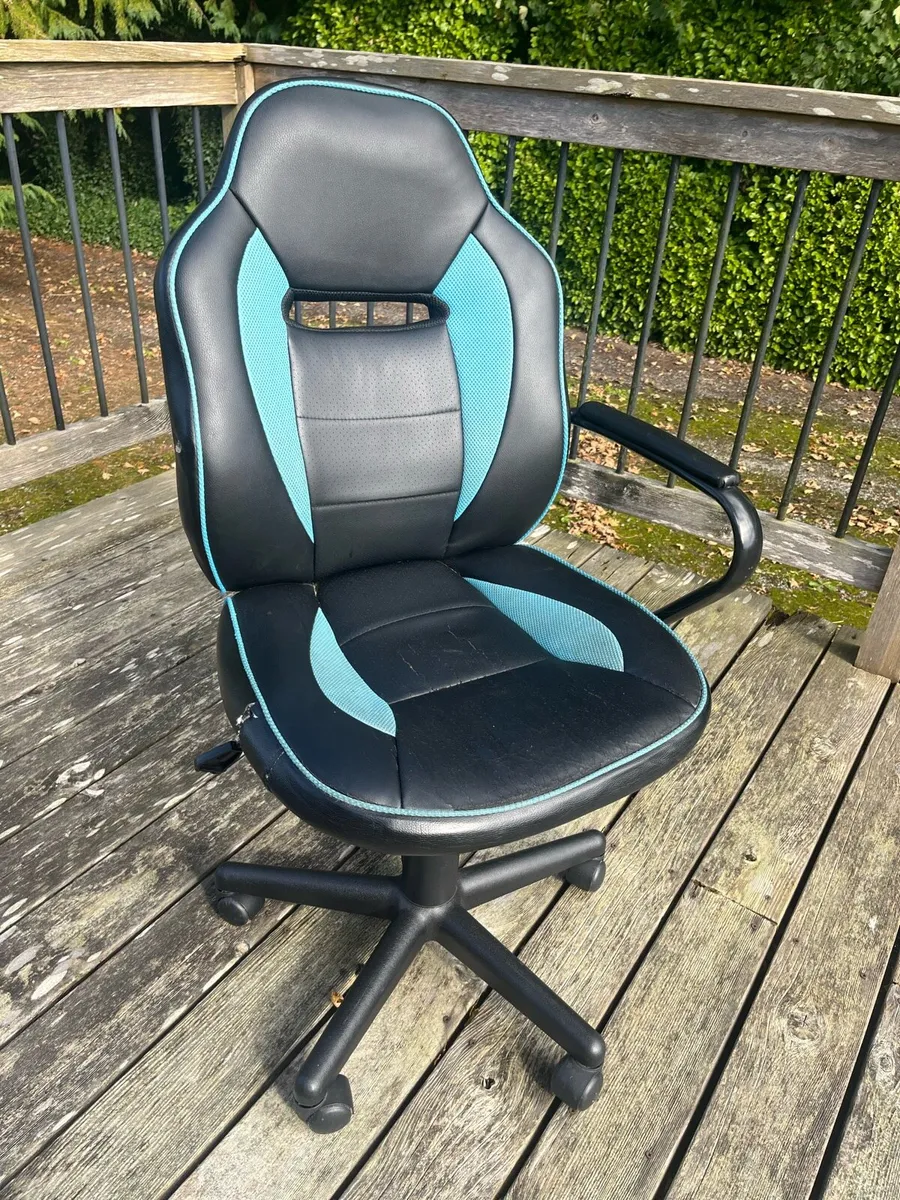 Gaming chair - Image 1
