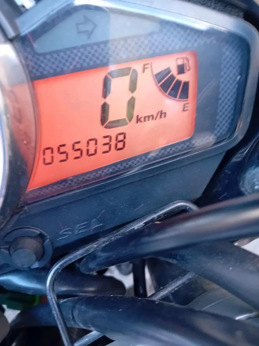 Suzuki GW250 Inazuma - Image 3