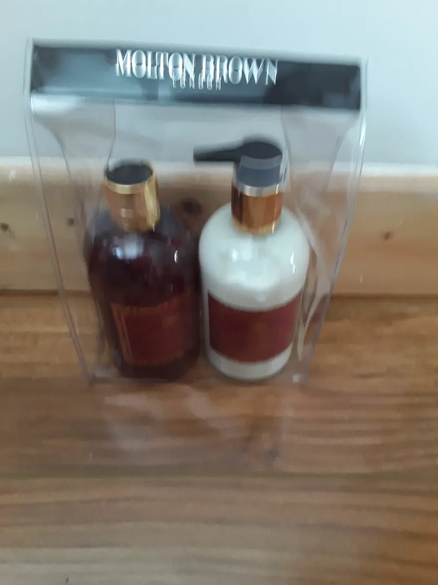 Brand new unwanted gift of molten Brown twin set - Image 2