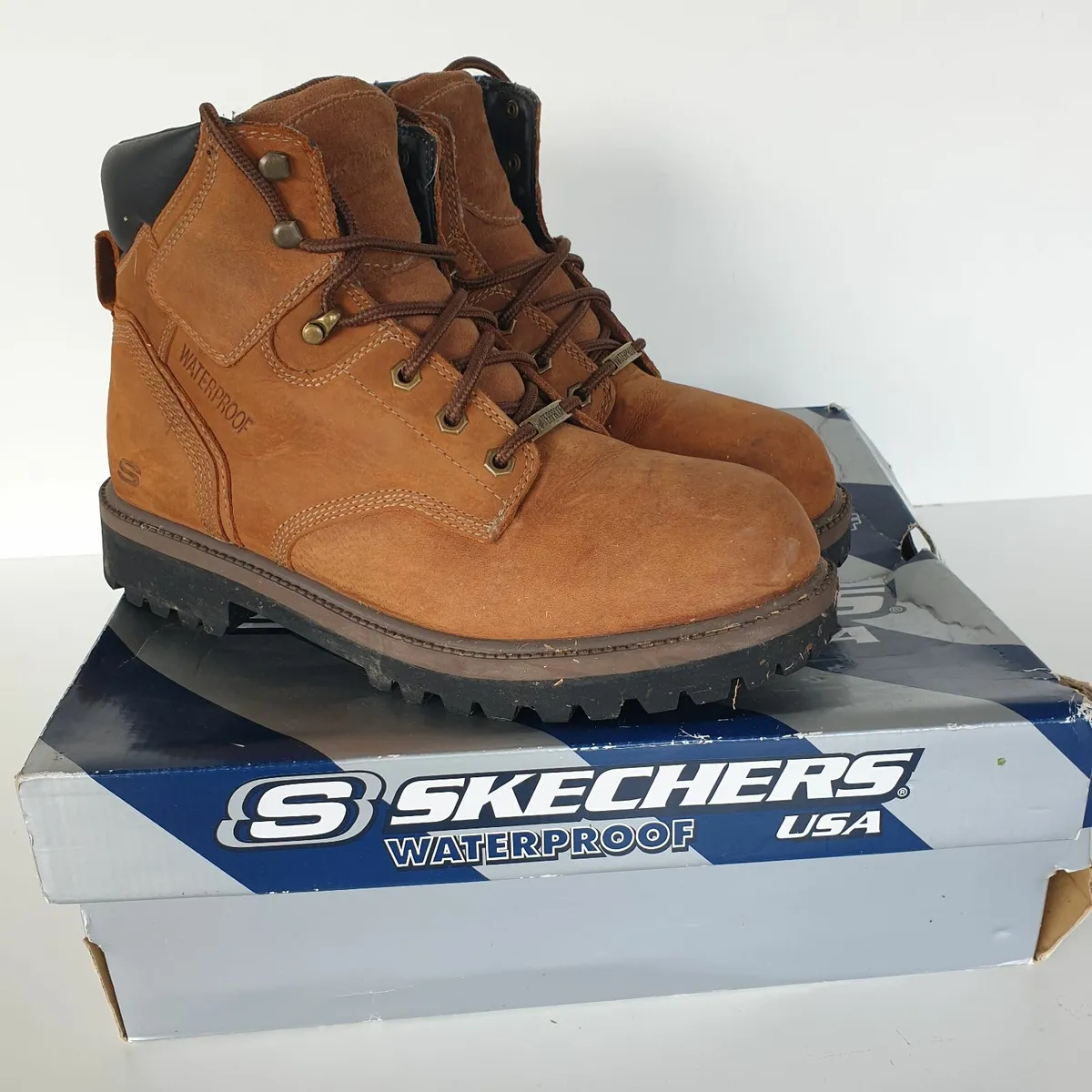 Sketchers waterproof boots size 10 EU 45 - Image 1