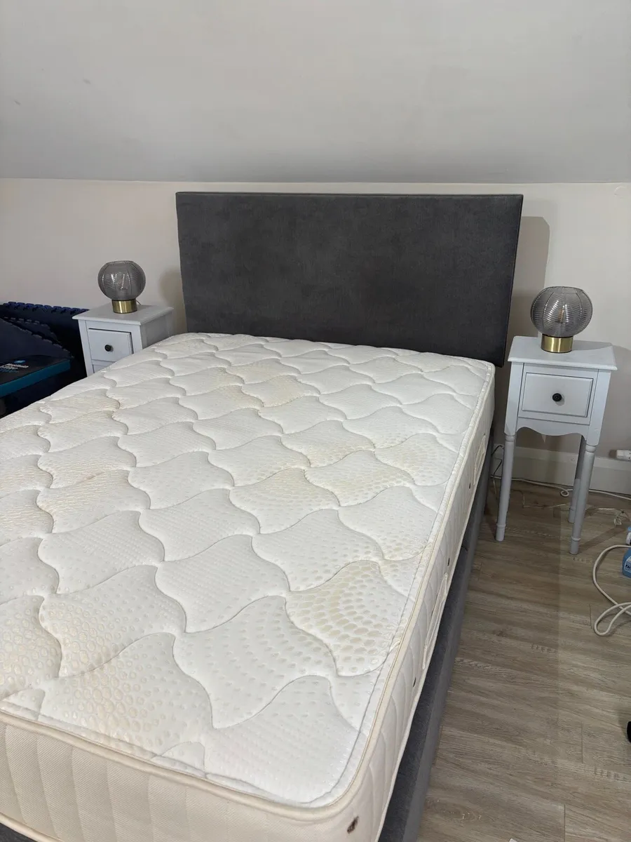 Double bed, mattress & lockers x2 - Image 3