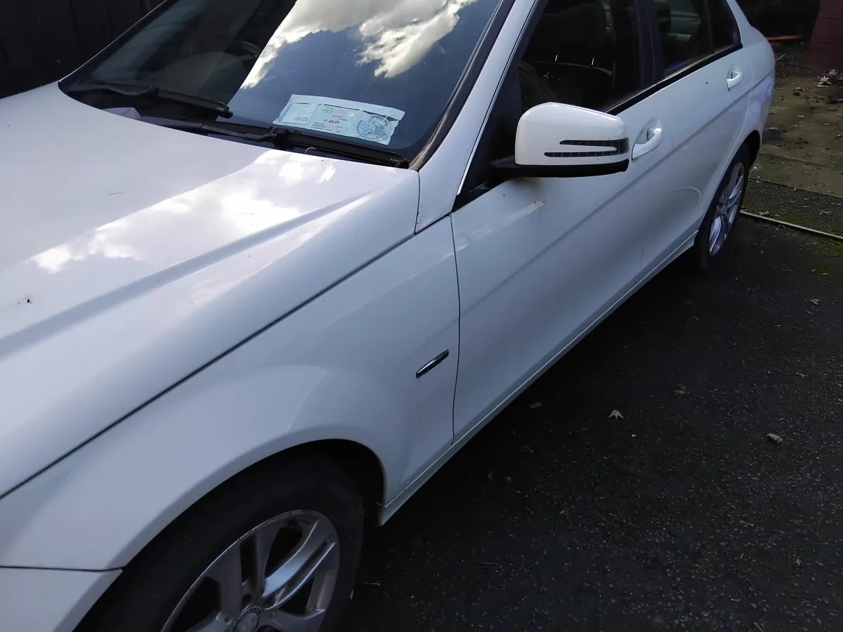 Mercedes C220 Diesel  2011 - Image 2
