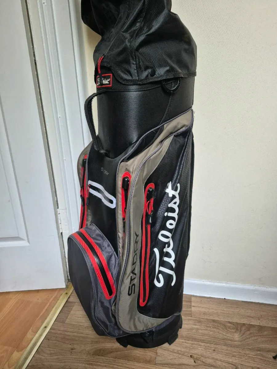 Titleist golf bag - Image 1