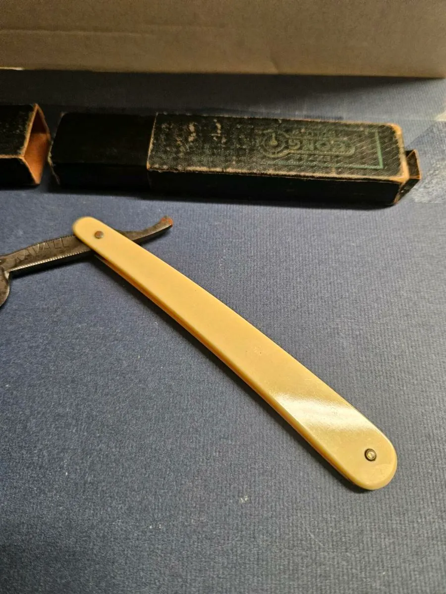 Vintage Cut Throat Razor - Image 3