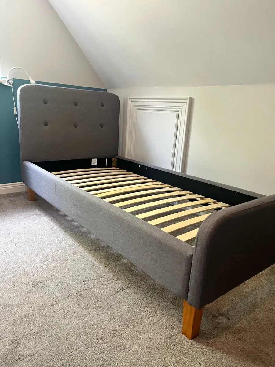 Single bed - Image 1