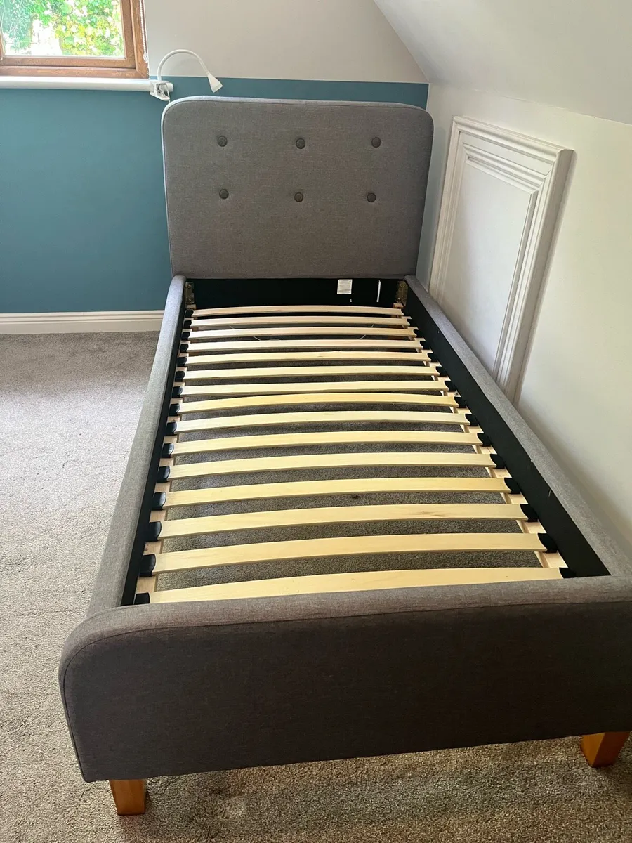 Single bed - Image 2