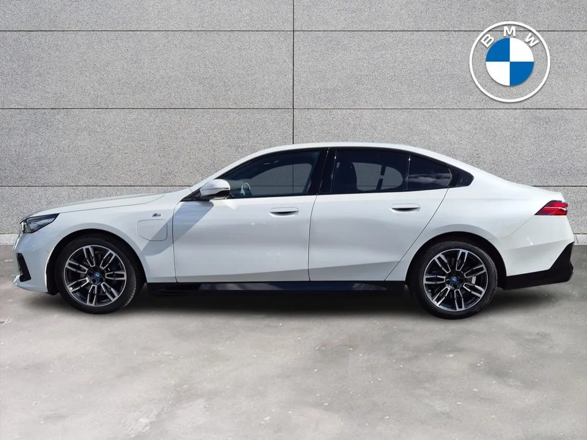 BMW 5 Series 530e M Sport Saloon - Image 4