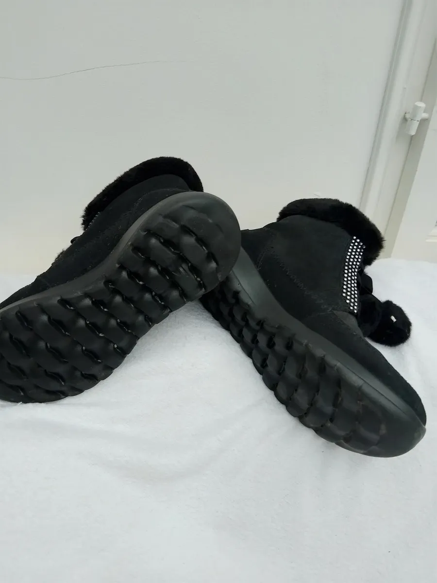 Sketchers Black Suede/Fur Ankle Boots - Image 3