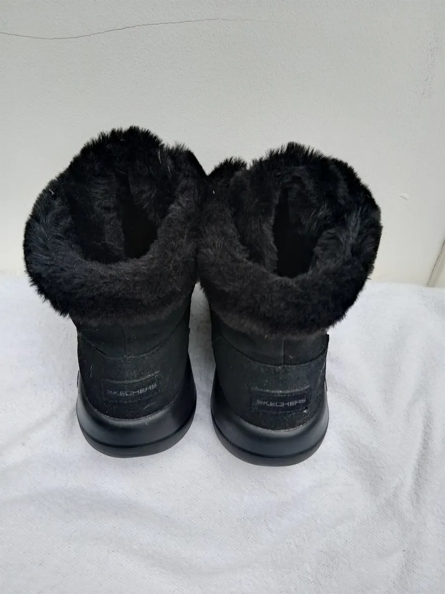Sketchers Black Suede/Fur Ankle Boots - Image 4