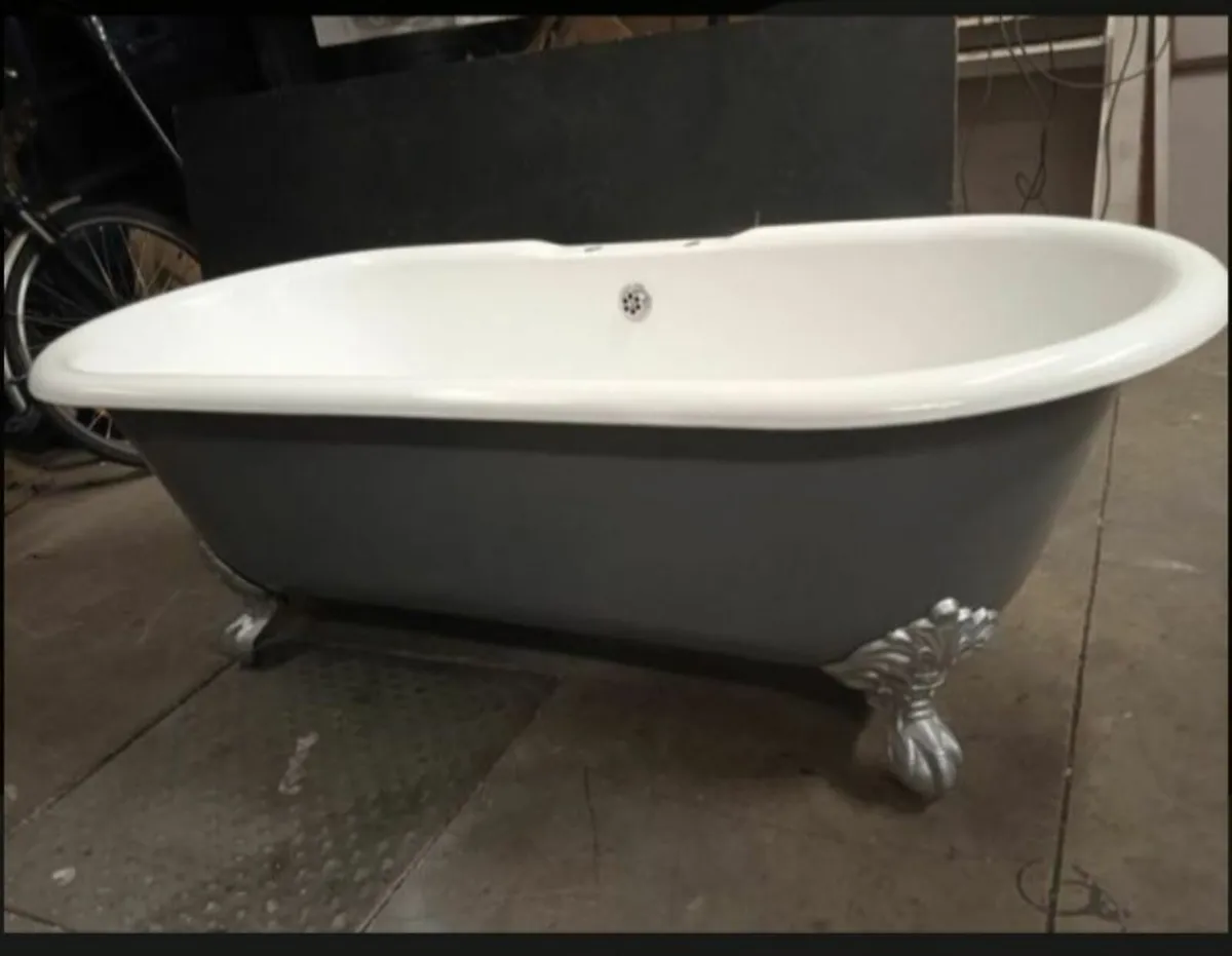 Cast iron bath - Image 1
