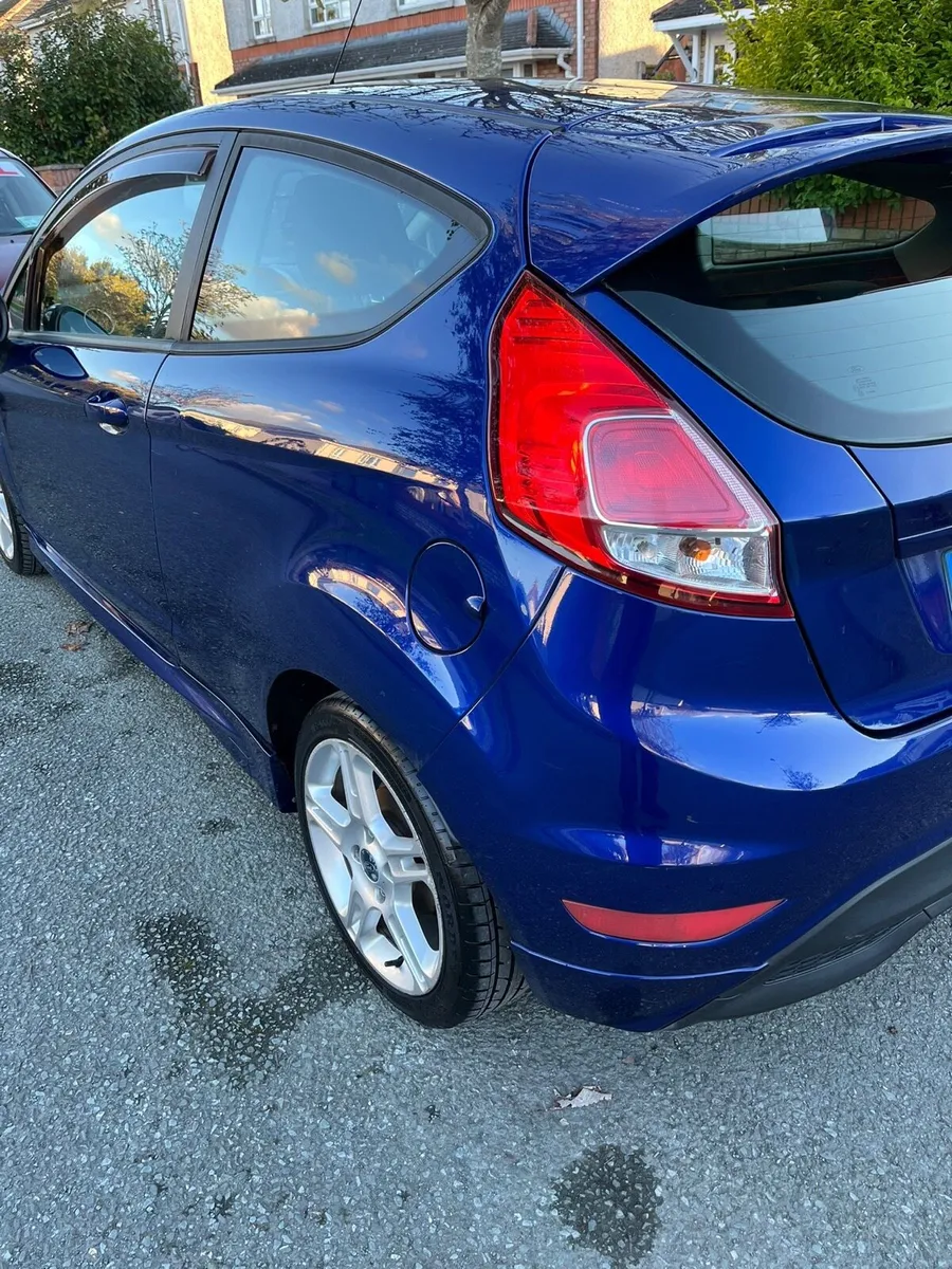 Ford fiesta - Image 2