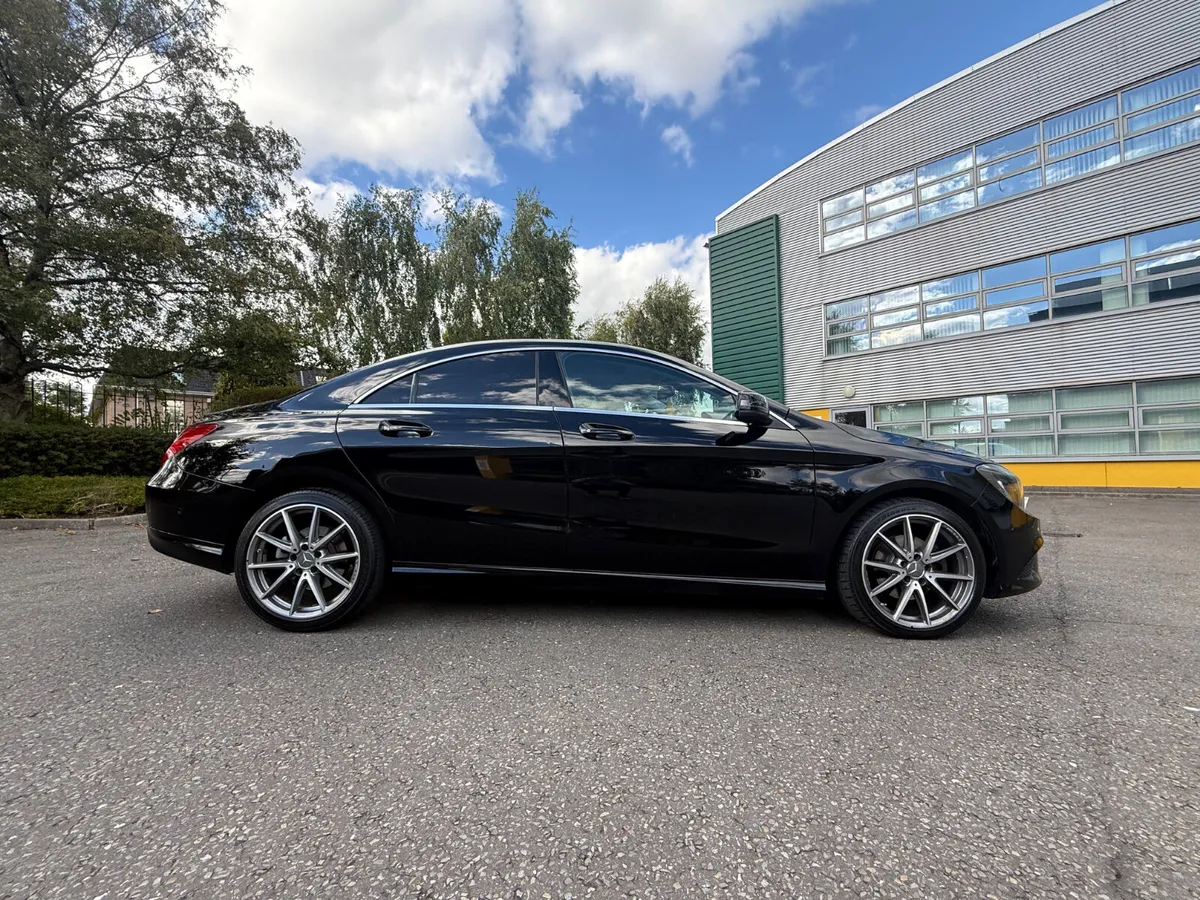 Mercedes-Benz CLA 200CDI AMG Line Automatic - Image 3