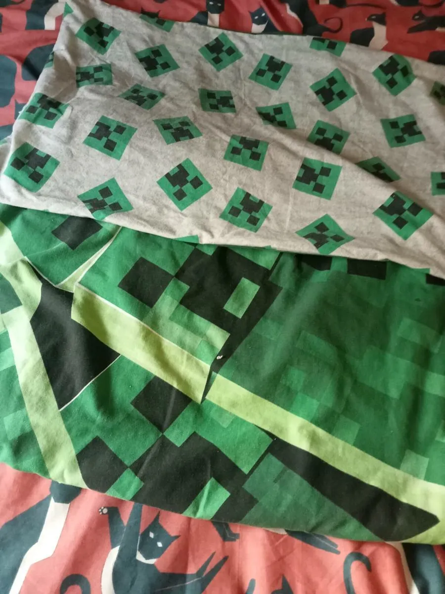 Minecraft single bed covers x 2 - Image 1