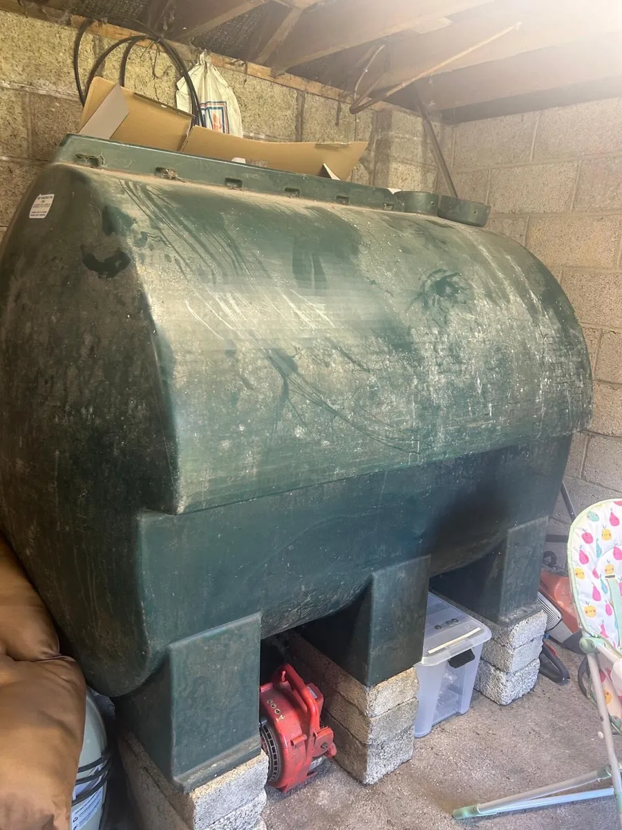 Oil tank - Image 1