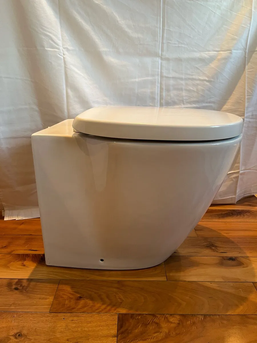 Toilet - Image 2