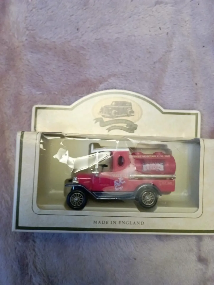 A COLLECTION OF WALKERS CRISPS DIE-CAST MODLES - Image 3