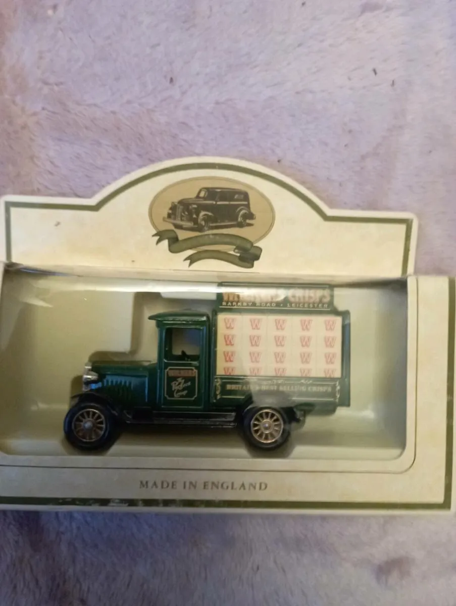 A COLLECTION OF WALKERS CRISPS DIE-CAST MODLES - Image 4
